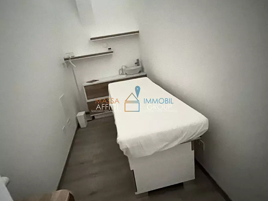 Immagine 9 di Locale commerciale in affitto  in Viale Roma 203 a Massa