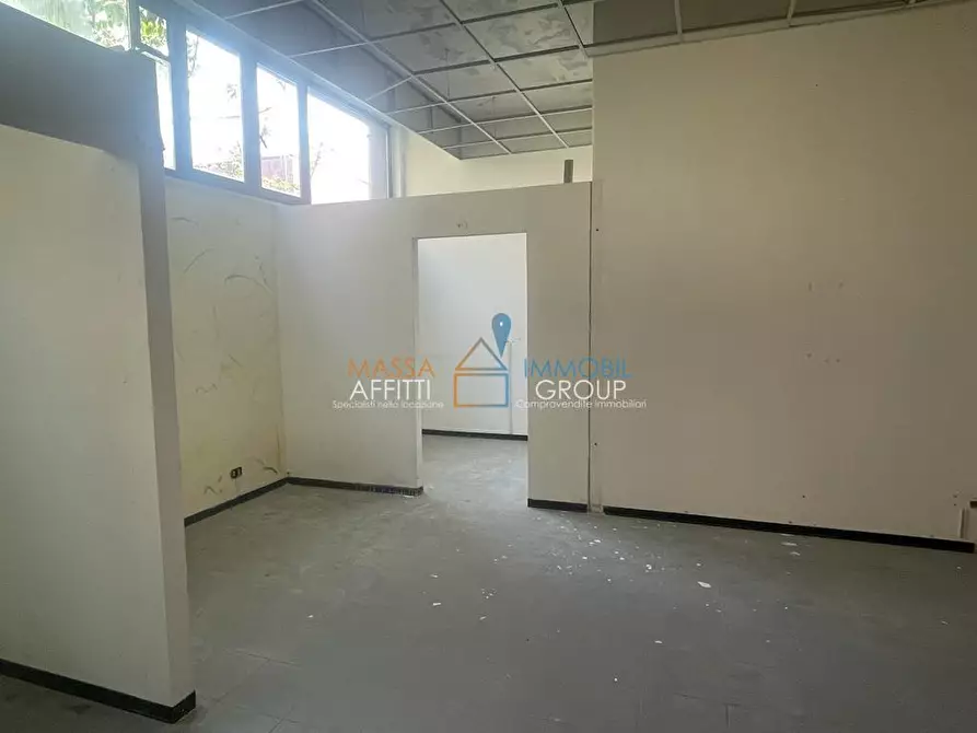 Immagine 11 di Ufficio in vendita  in Via Aurelia Ovest 177 a Massa