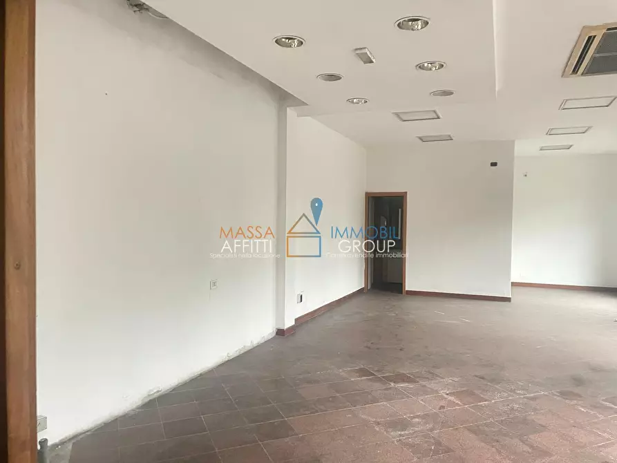 Immagine 8 di Locale commerciale in affitto  in Strada Statale 1 20 a Massa