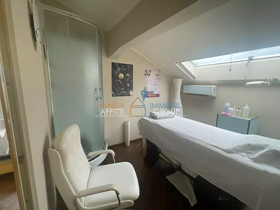 Immagine 14 di Attività commerciale in vendita  in Via Alberica 12 a Massa