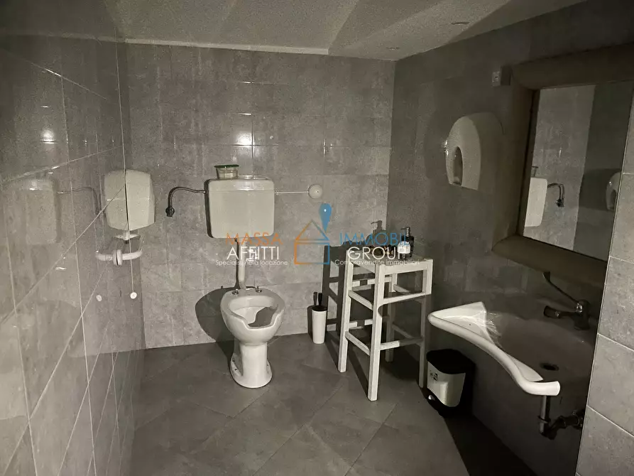 Immagine 18 di Locale commerciale in affitto  in Via Bagaglione 18 a Massa