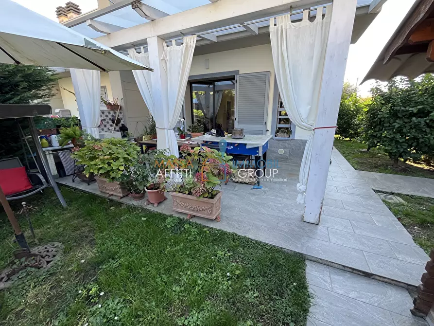 Immagine 3 di Villetta a schiera in vendita  in Via Felice Cavallotti 100 a Massa