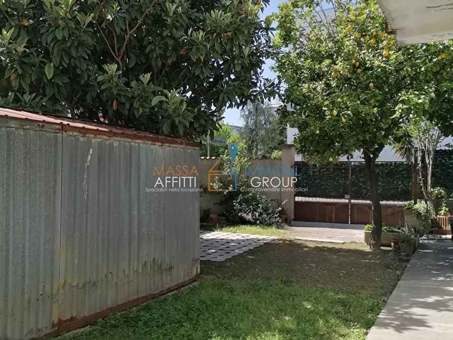 Immagine 2 di Porzione di casa in vendita  in Viale Monzoni 2TER a Carrara