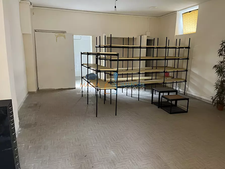 Immagine 4 di Locale commerciale in vendita  in Via Amatore Sciesa 5 a Massa