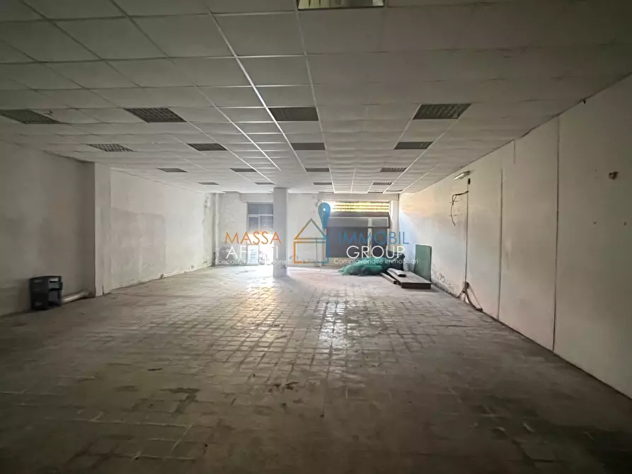 locale di sgombero in vendita a Massa in zona Quercioli