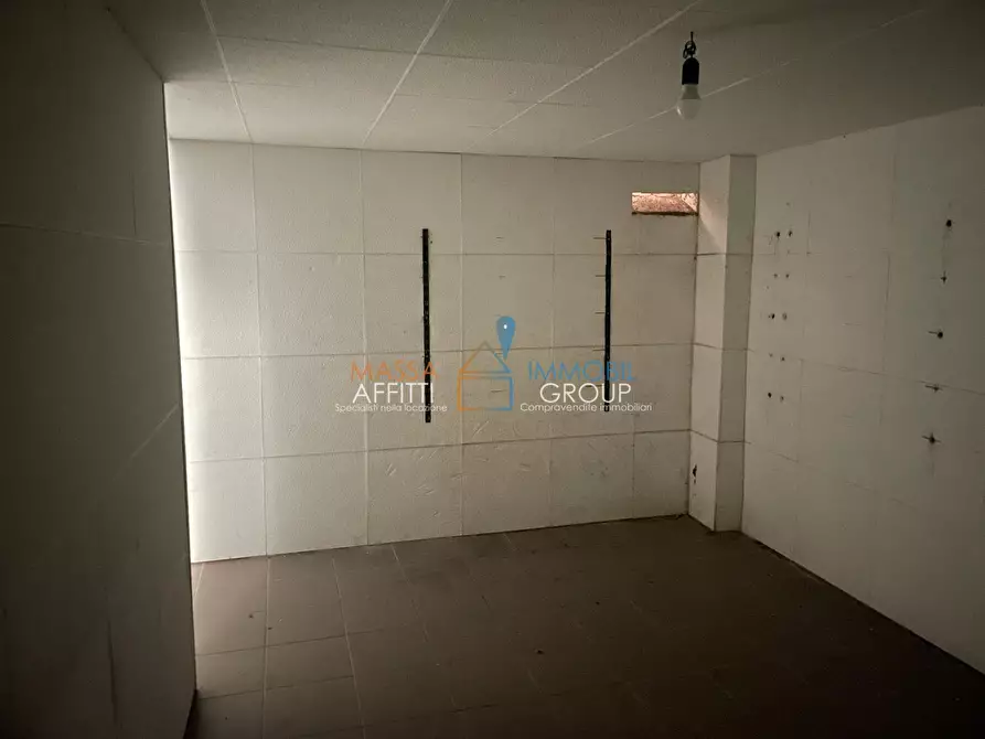 Immagine 12 di Locale commerciale in affitto  in Piazza Giovanni Pellerano 5 a Massa