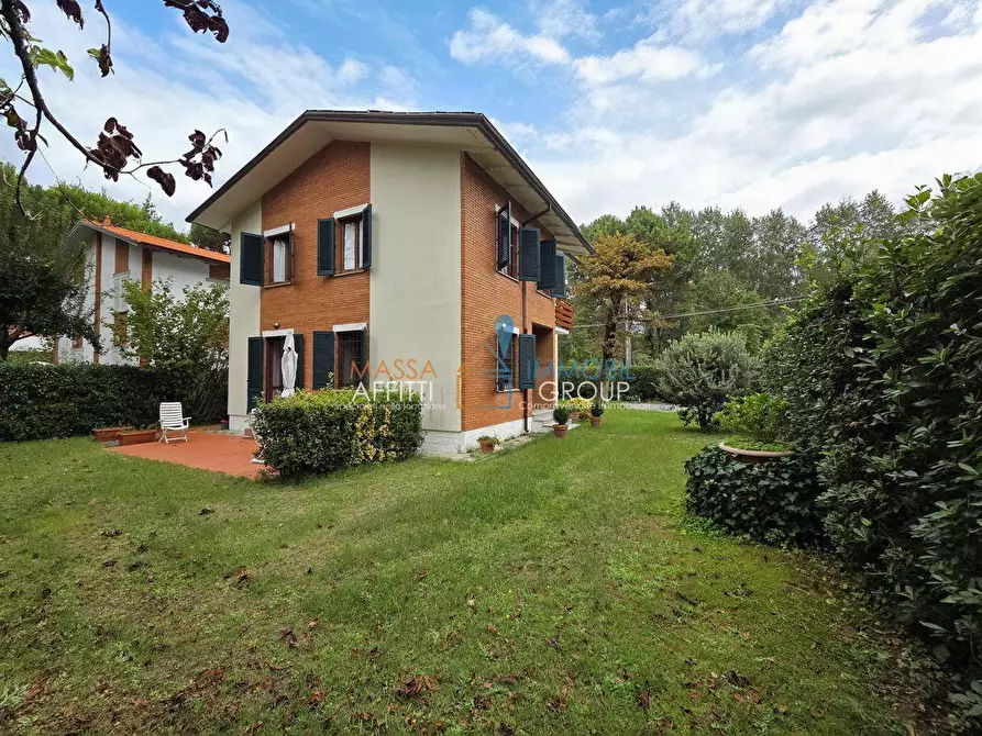 Immagine 44 di Villa in vendita  in Via dei Fortini 75 a Massa