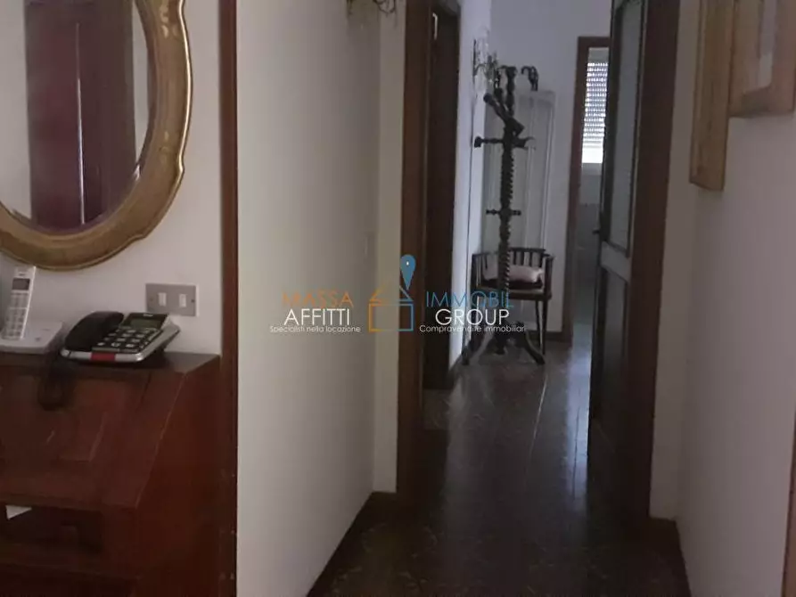 Immagine 4 di Appartamento in vendita  in Viale XX Settembre 98 a Carrara