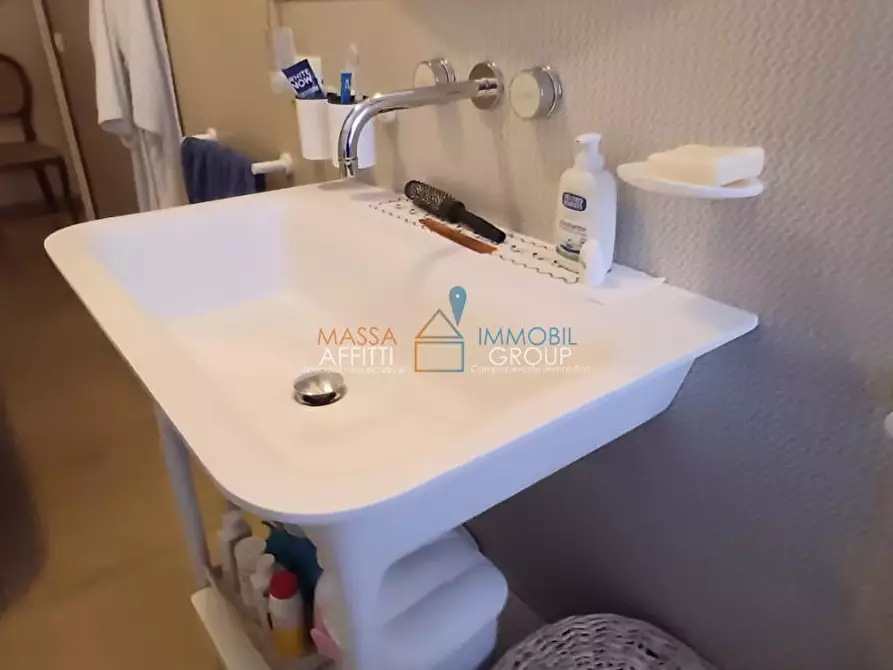 Immagine 13 di Quadrilocale in vendita  in Viale Eugenio Chiesa 15 a Massa