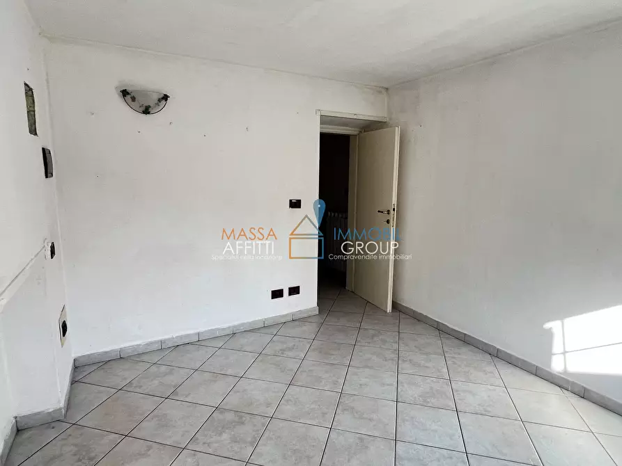 Immagine 38 di Casa semindipendente in vendita  in Via Felice Cavallotti 33 a Massa