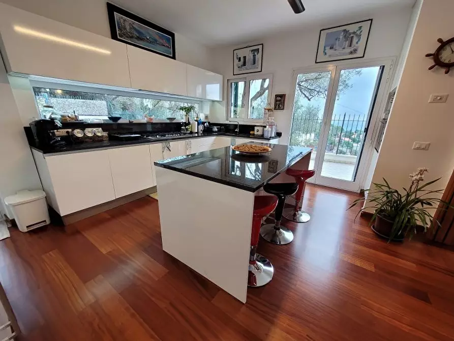 Immagine 26 di Villa in vendita  in via Neghelli 145 a Alassio