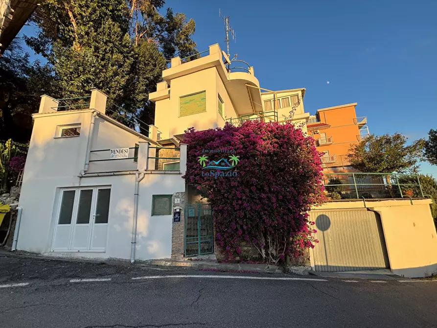 Immagine 1 di Villa in vendita  in via Trinacria 3 a Andora