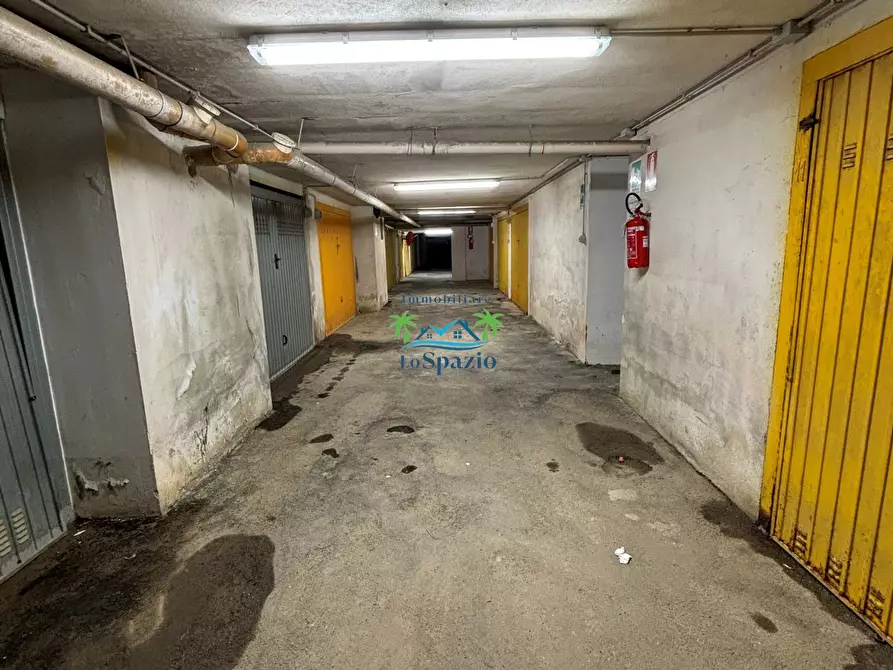 Immagine 5 di Garage in vendita  in via aurelia 68 a Andora