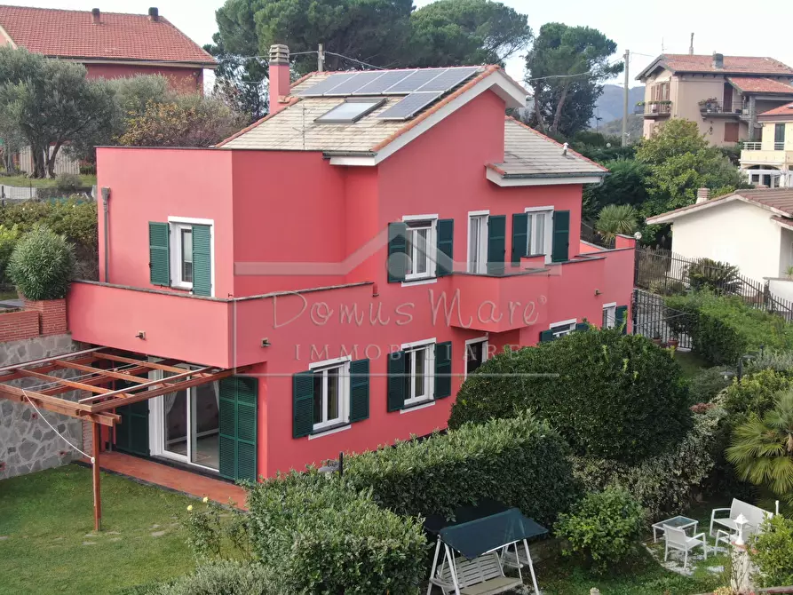 Immagine 4 di Villa in vendita  a Celle Ligure
