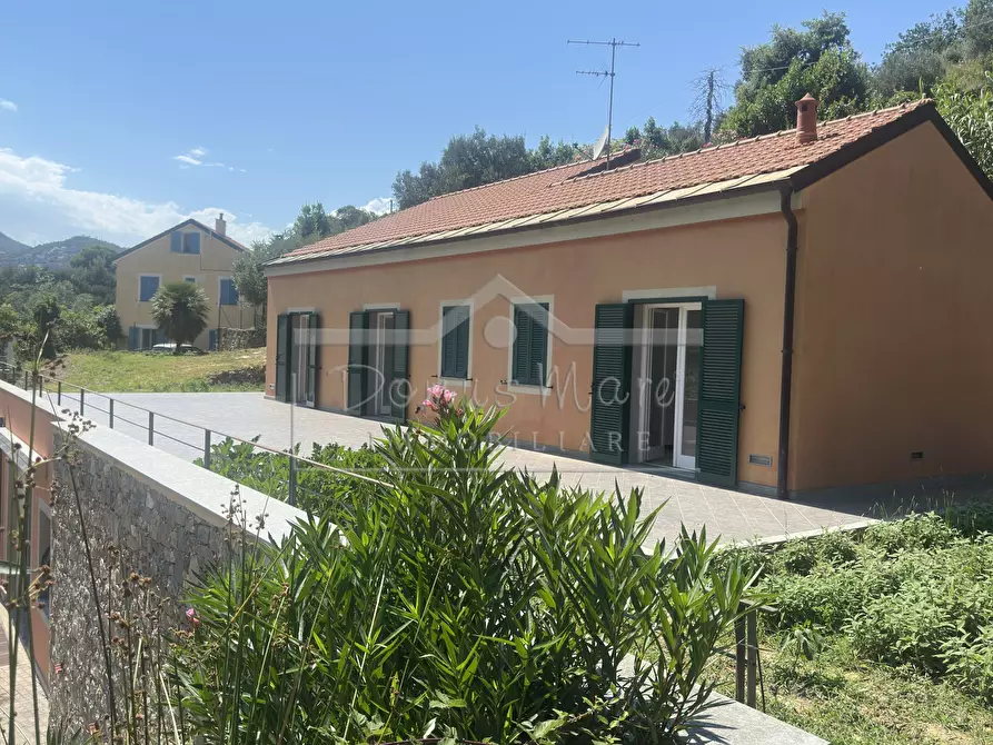 Immagine 13 di Villa in vendita  in Via Laiolo 50 a Spotorno