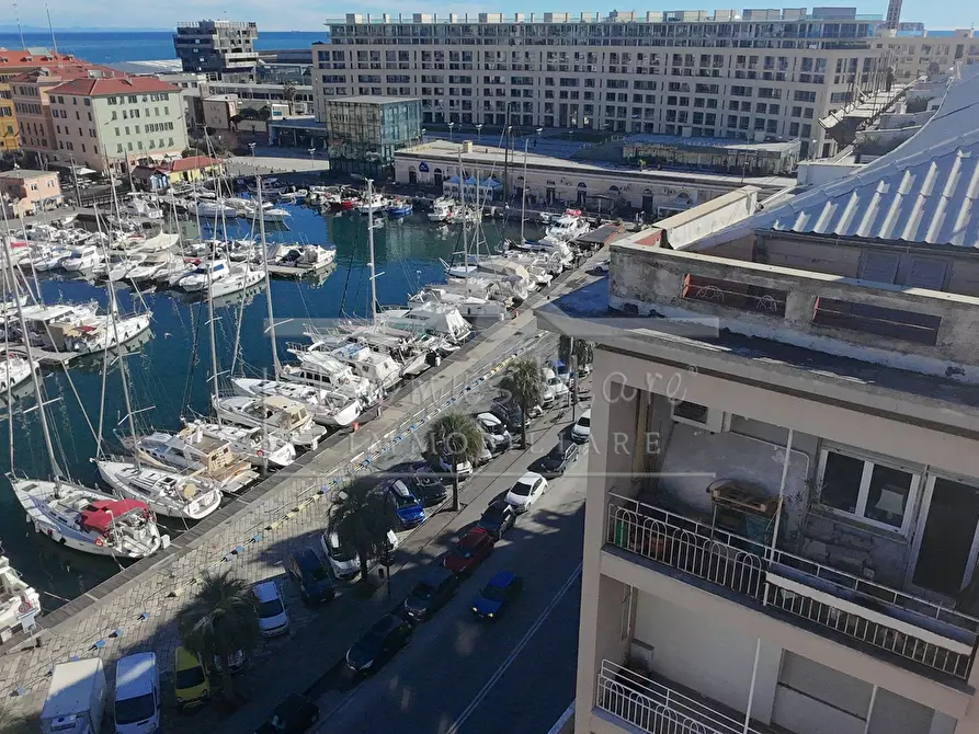 Immagine 2 di Pentalocale in vendita  in Via Orefici 3 a Savona