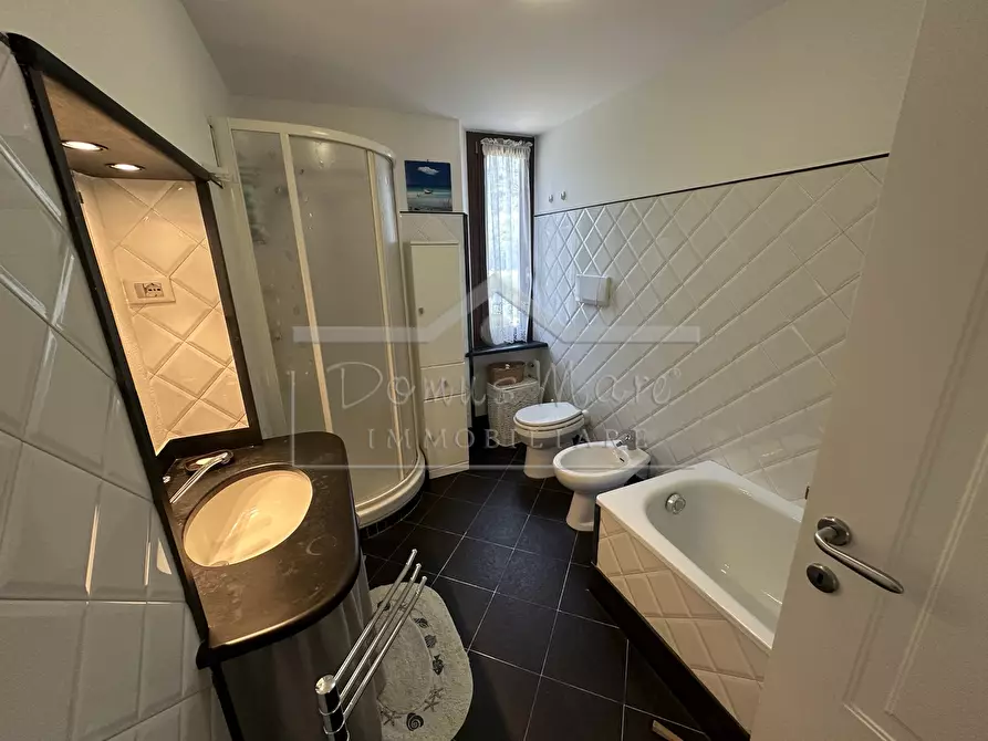 Immagine 21 di Pentalocale in vendita  in Via San Bartolomeo del Bosco 109 a Savona