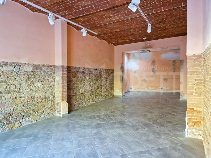 Immagine 4 di Locale commerciale in affitto  in Via Roma a Collesalvetti