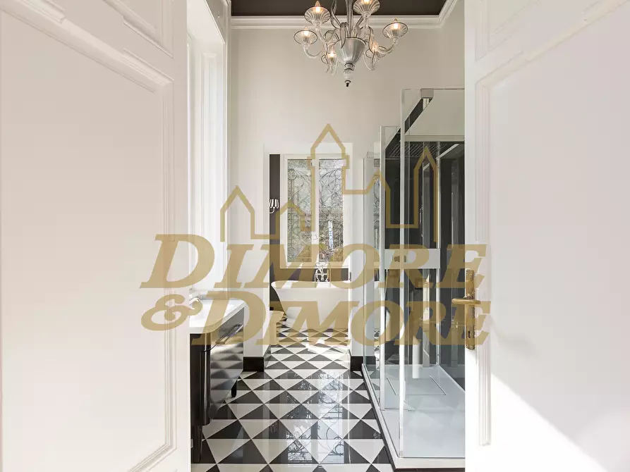 Immagine 28 di Villa in vendita  in via giuseppe verdi 5 a Stresa
