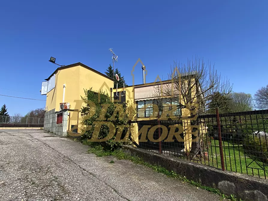 Immagine 6 di Showroom in vendita  a Castelletto Sopra Ticino