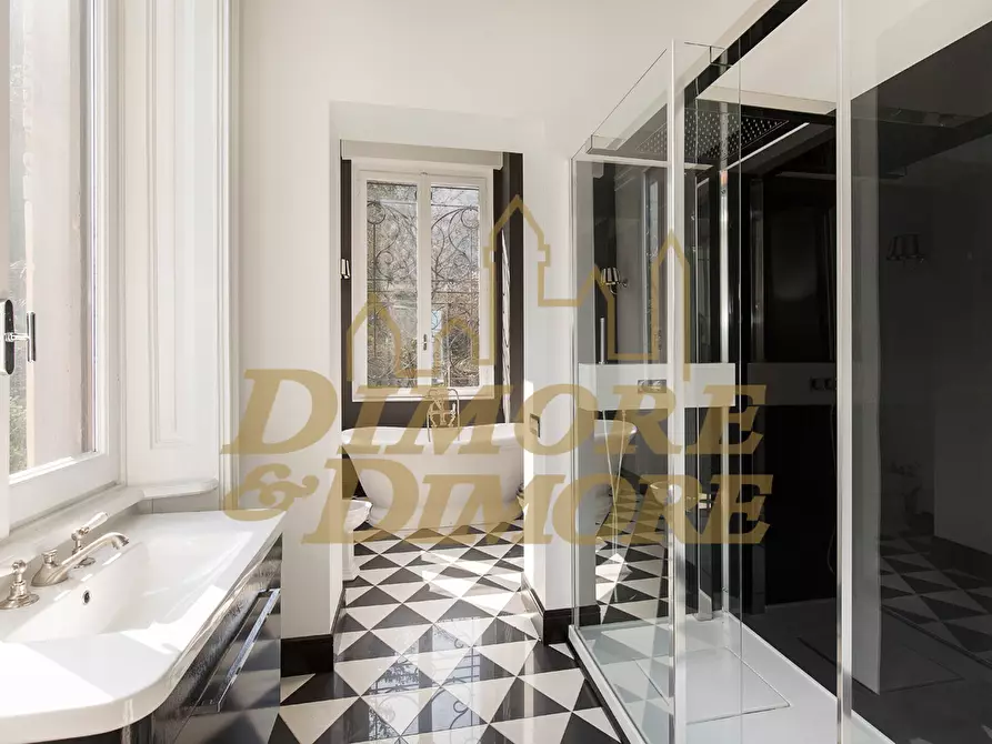 Immagine 29 di Villa in vendita  in via giuseppe verdi 5 a Stresa