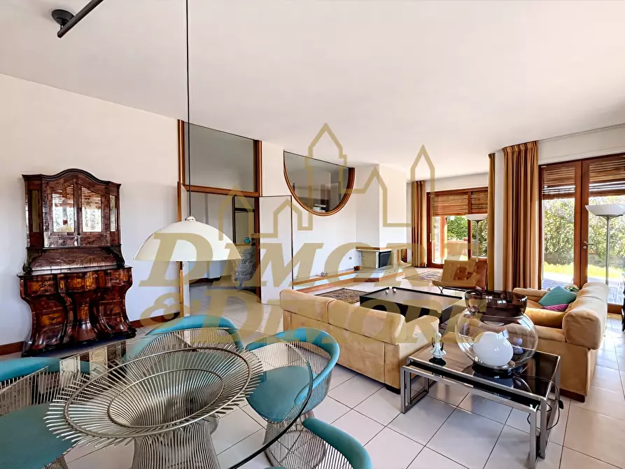 Immagine 2 di Villa in vendita  in Via Ludovico Ariosto 18 a Varese