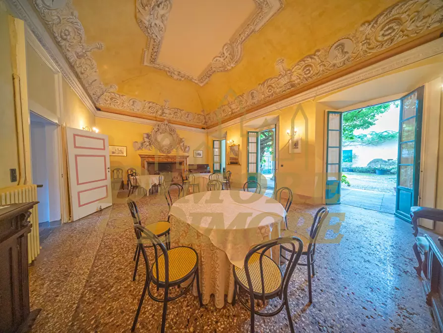 Immagine 33 di Villa in vendita  a Varese