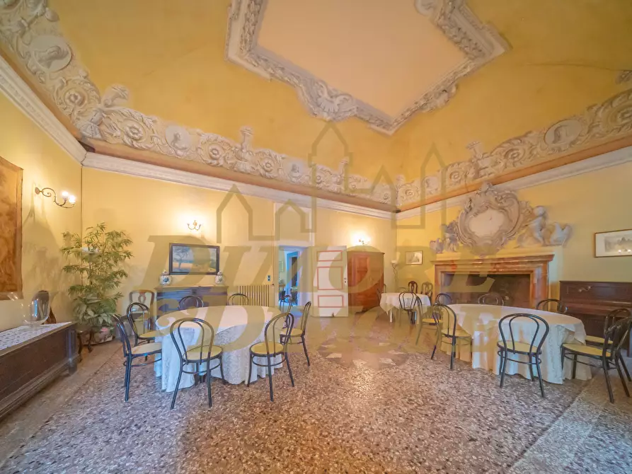 Immagine 34 di Villa in vendita  a Varese