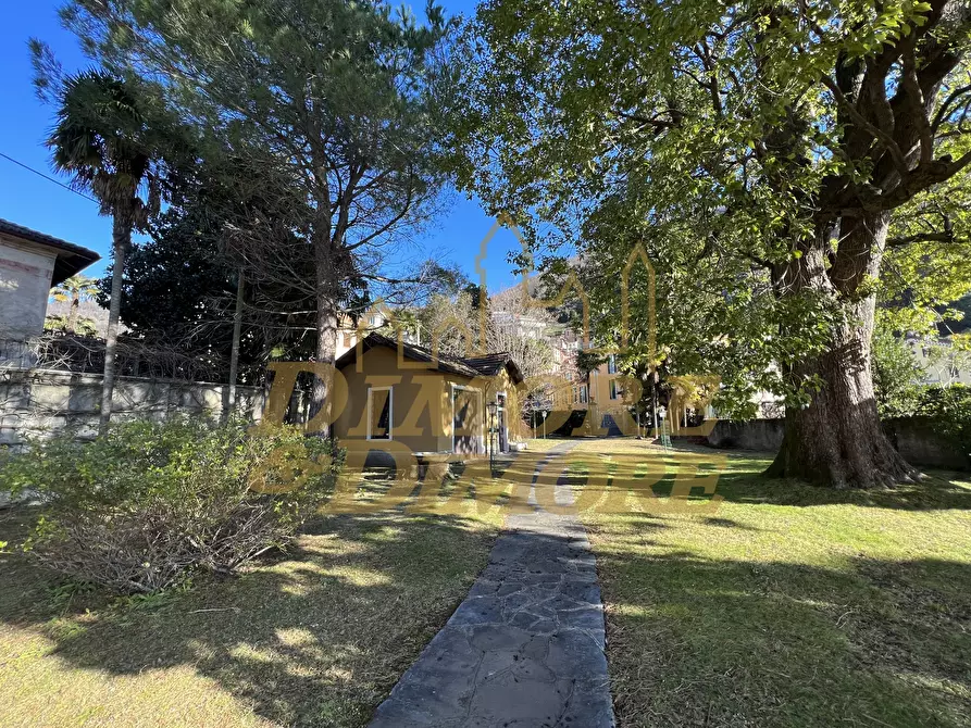 Immagine 43 di Villa in vendita  in Viale Garibaldi 68 a Maccagno Con Pino E Veddasca