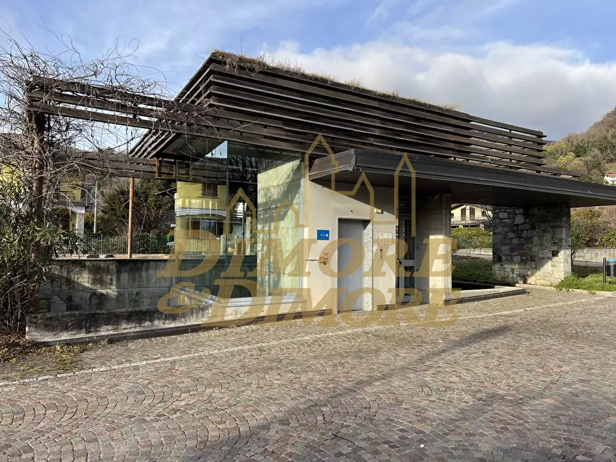 Immagine 1 di Garage in vendita  in Via Gualtiero Berti 18 a Maccagno Con Pino E Veddasca