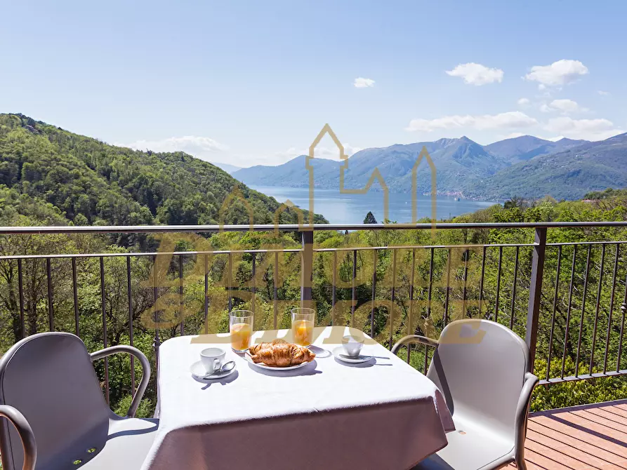 Immagine 14 di Villetta a schiera in vendita  a Luino