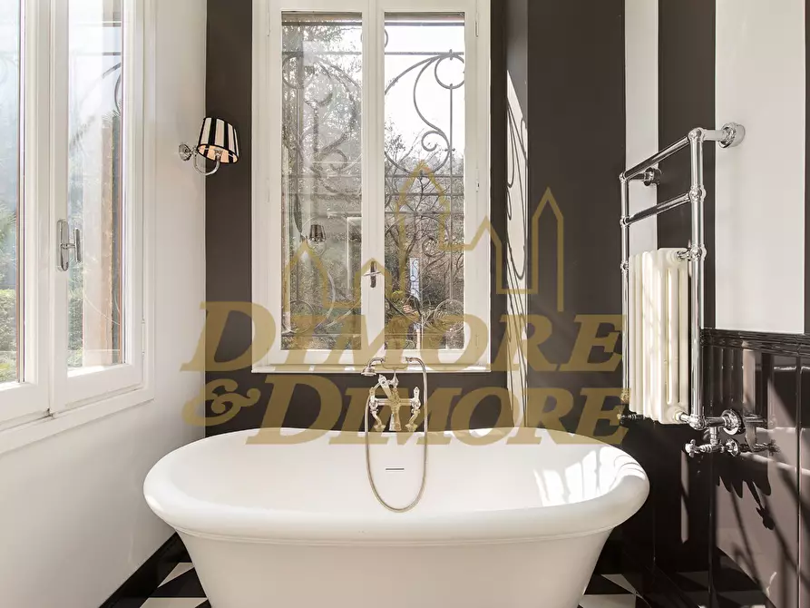 Immagine 30 di Villa in vendita  in via giuseppe verdi 5 a Stresa