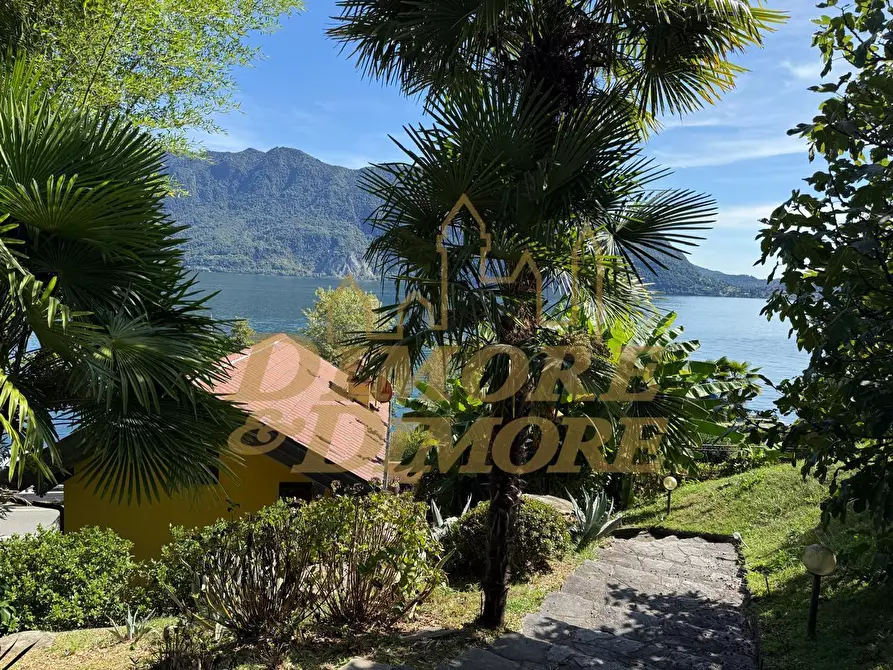 Immagine 51 di Villa in vendita  a Ghiffa