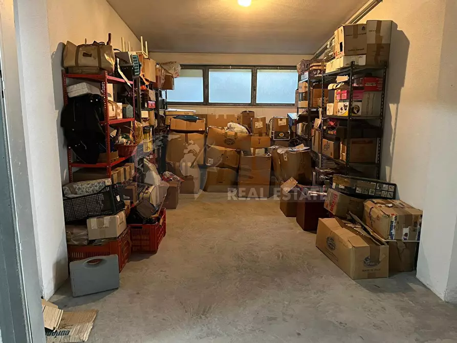 Immagine 1 di Garage in vendita  in Via Enzo Estrafallaces s.n a Lecce