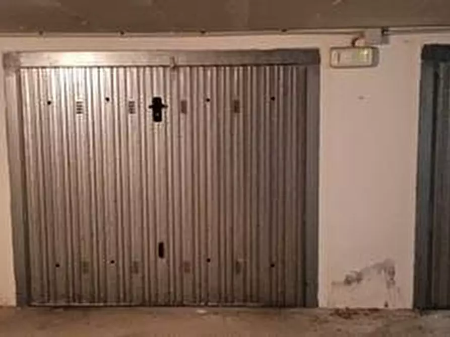 Immagine 3 di Garage in vendita  in VIALE CAPPUCCINI a Lanciano