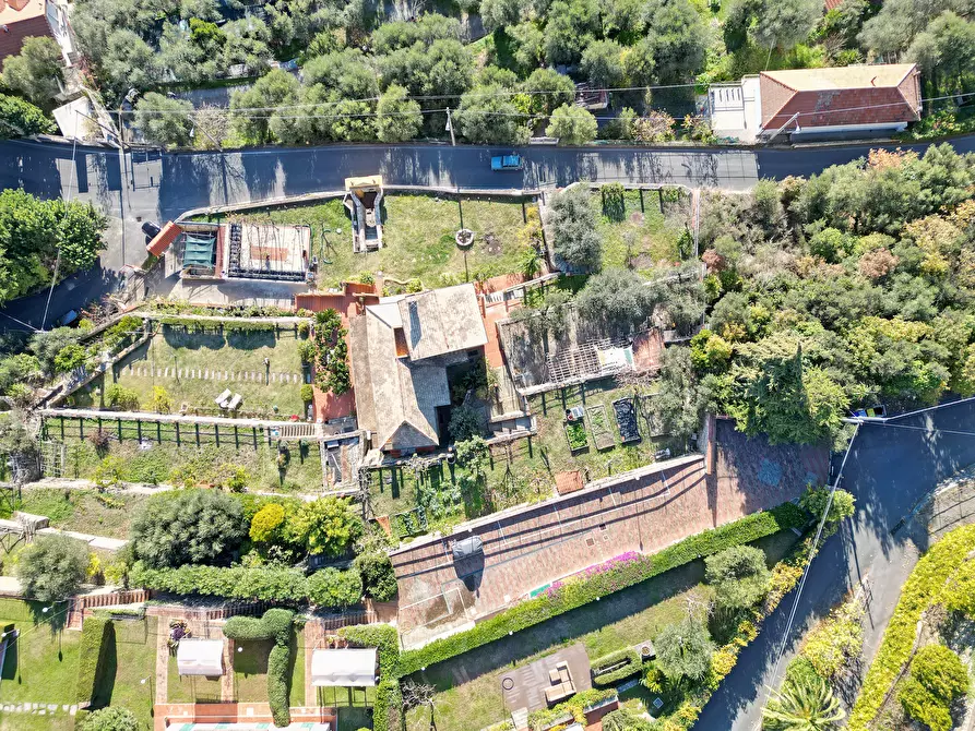 Immagine 37 di Villa in vendita  in Via Adelasia a Alassio