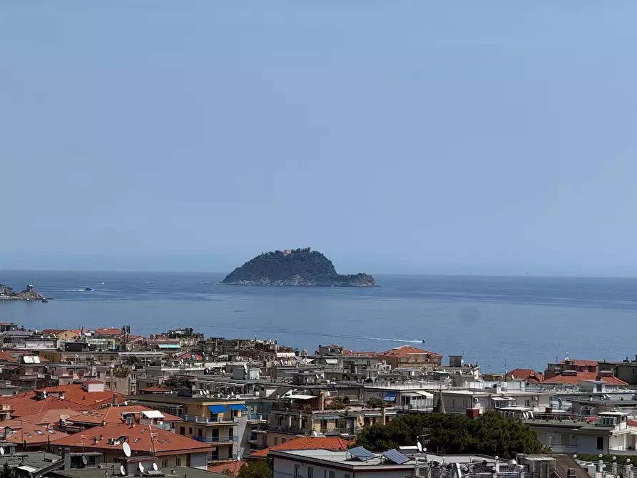 Immagine 9 di Trilocale in vendita  in Via Ignazio dell'Oro a Alassio