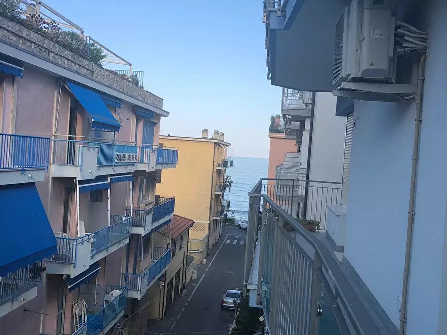 Immagine 21 di Quadrilocale in vendita  in Via Roma a Alassio