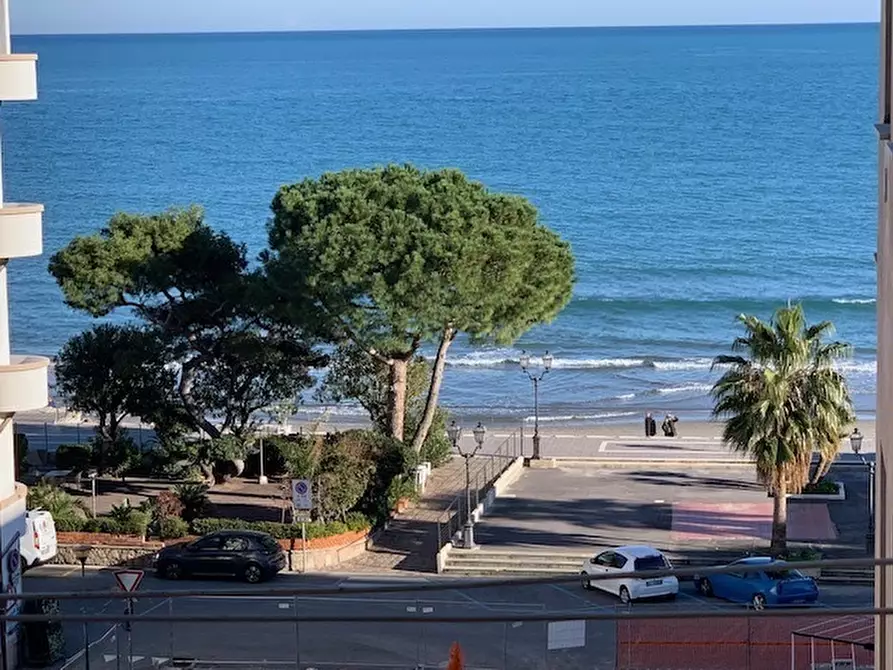 Immagine 1 di Pentalocale in vendita  in C.so Europa a Alassio