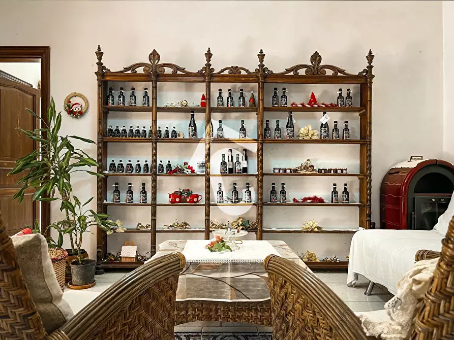 Immagine 2 di Casa indipendente in vendita  a Jesi