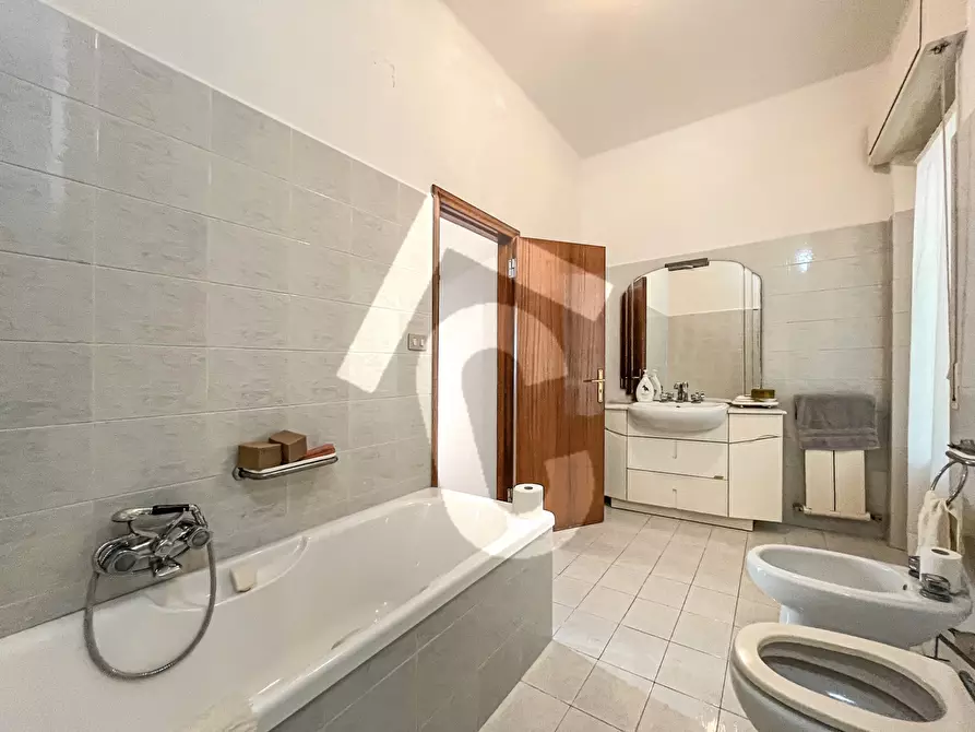 Immagine 15 di Pentalocale in vendita  a Jesi