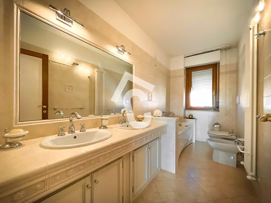 Immagine 11 di Appartamento in vendita  a Jesi