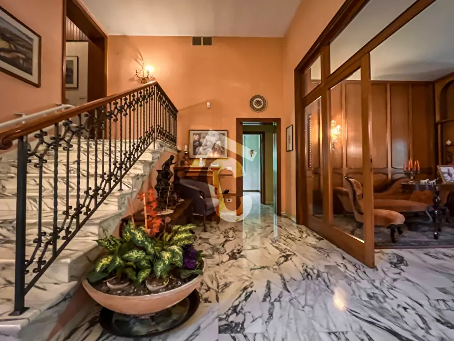 Immagine 20 di Villa in vendita  a Jesi