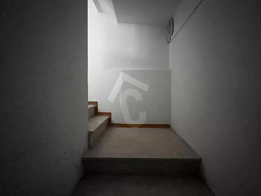 Immagine 8 di Locale commerciale in vendita  a Jesi