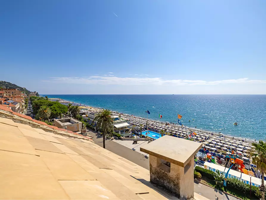 Immagine 23 di Bilocale in affitto  in Piazza Vittorio Emanuele II a Finale Ligure