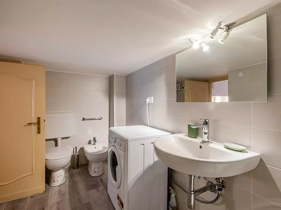 Immagine 40 di Trilocale in affitto  in Piazza Vittorio Emanuele II 5 a Finale Ligure