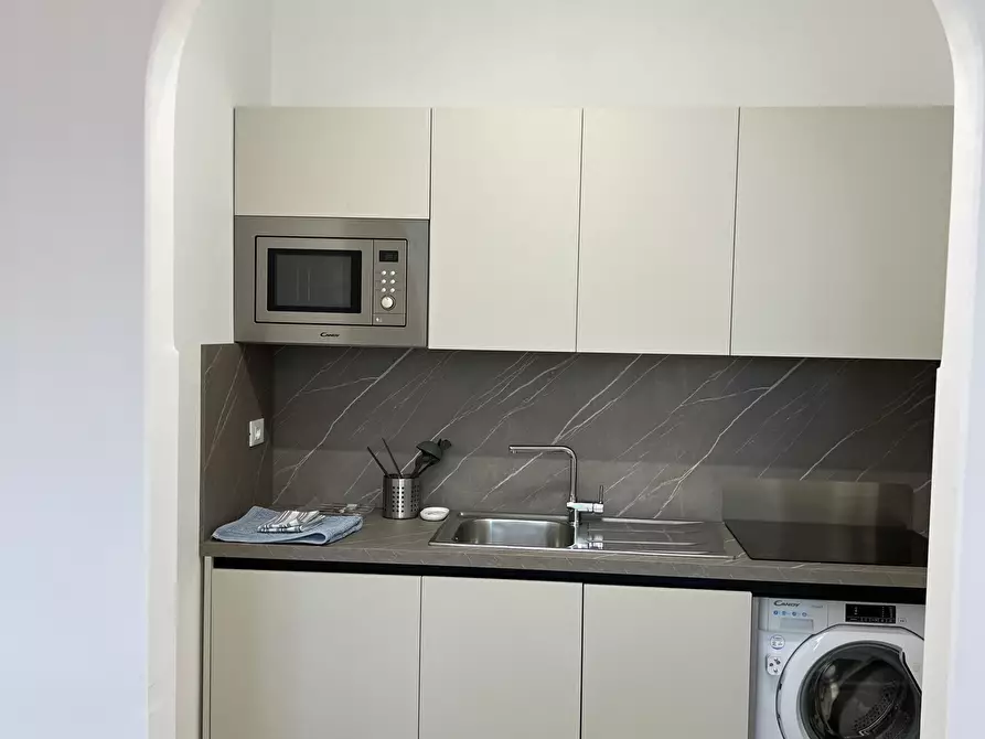 Immagine 5 di Bilocale in affitto  in Piazza Vittorio Emanuele II 5 a Finale Ligure