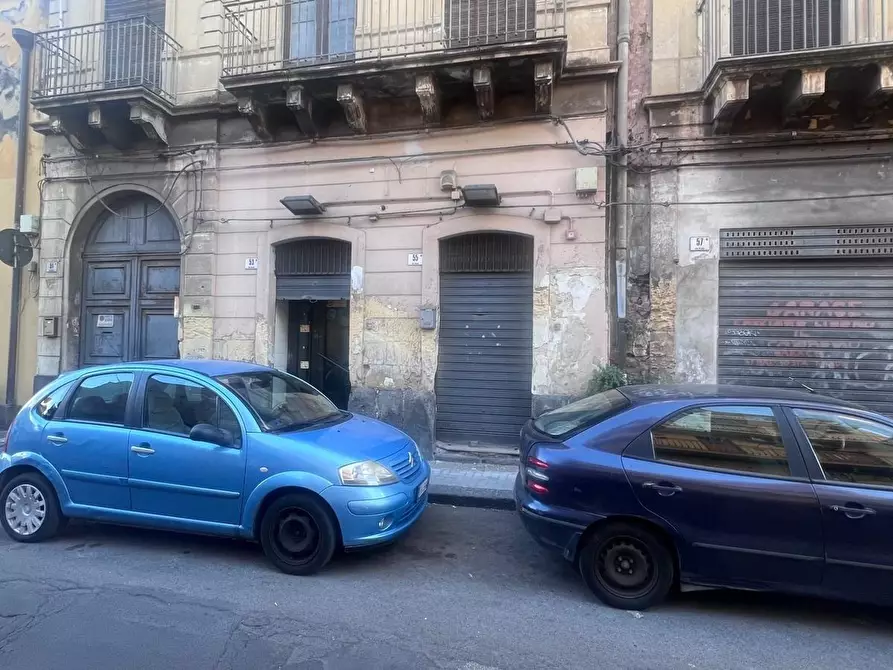 Immagine 4 di Locale commerciale in vendita  a Catania