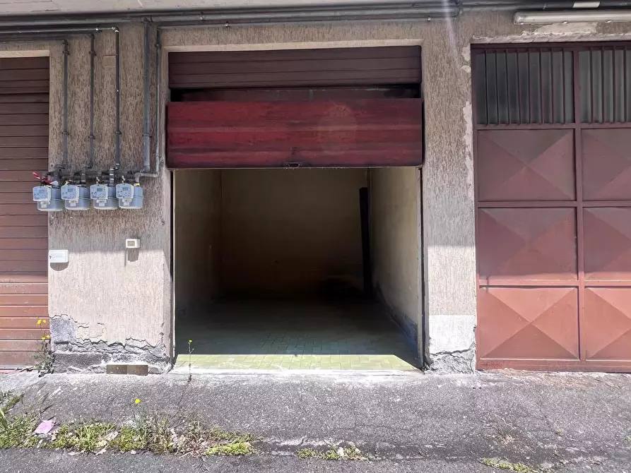 Immagine 2 di Garage in vendita  a Mascalucia