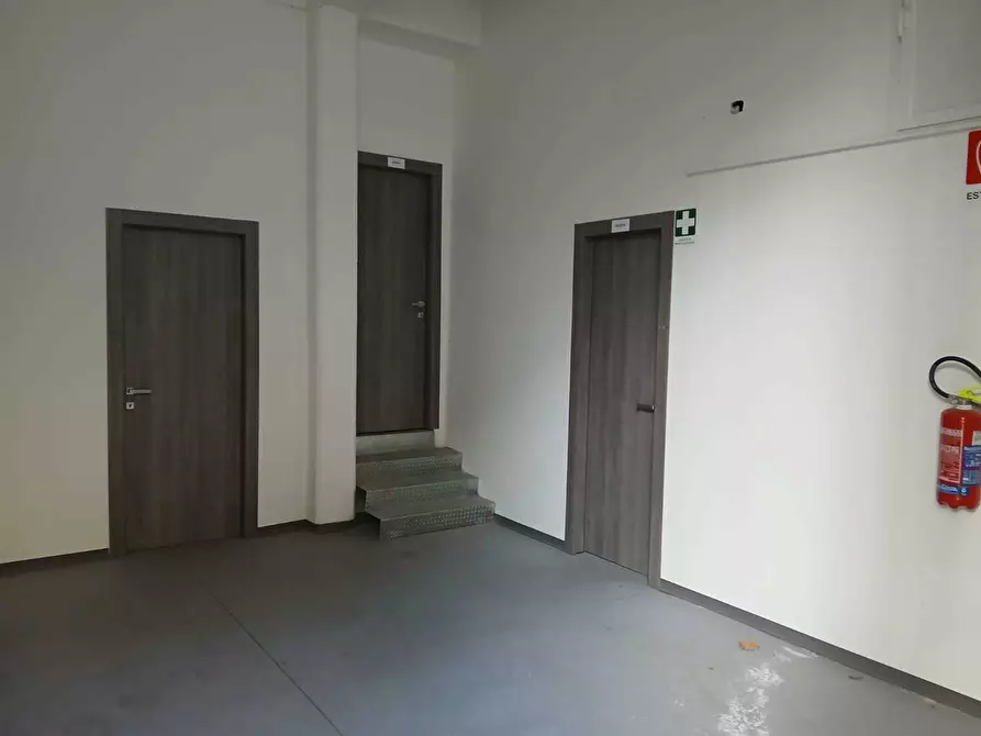 Immagine 12 di Locale commerciale in affitto  a Aci Bonaccorsi